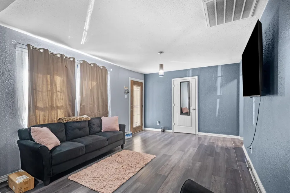 4115 S Peachtree Road Balch Springs, TX 75180