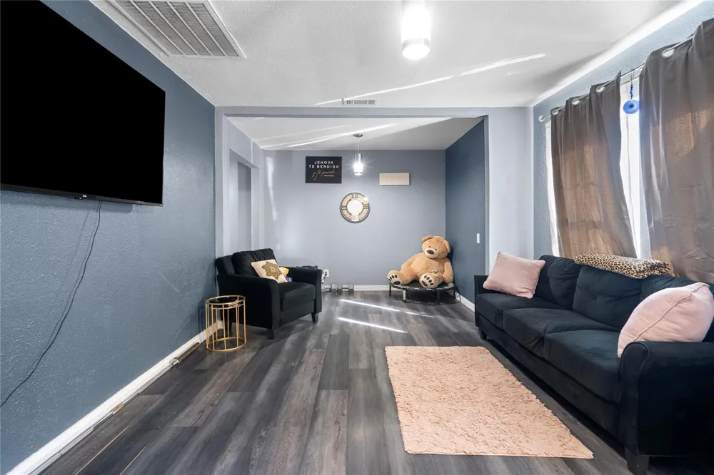 4115 S Peachtree Road Balch Springs, TX 75180