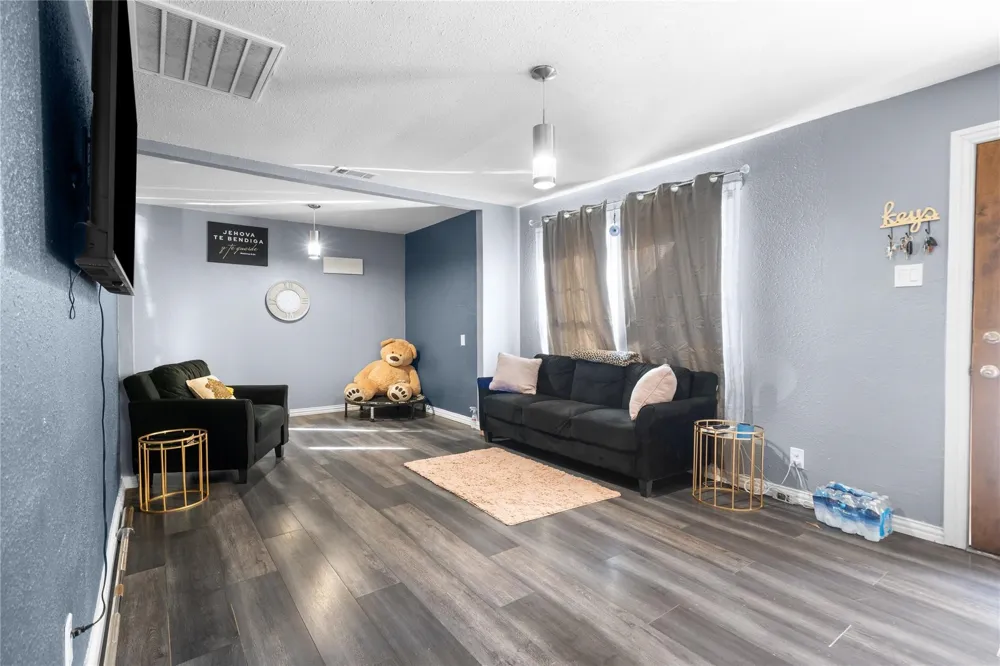 4115 S Peachtree Road Balch Springs, TX 75180