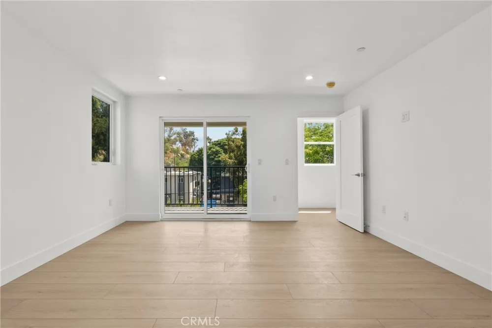 322 Leslie Way Highland Park, CA 90042