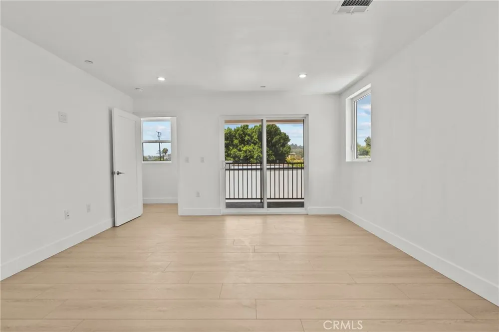 322 Leslie Way Highland Park, CA 90042