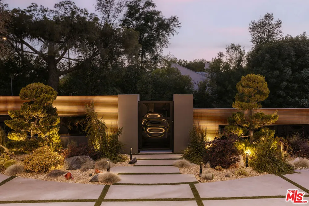 5244 Tampa Avenue Tarzana, CA 91356