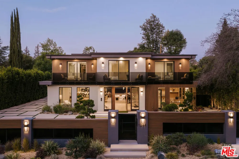 5244 Tampa Avenue Tarzana, CA 91356