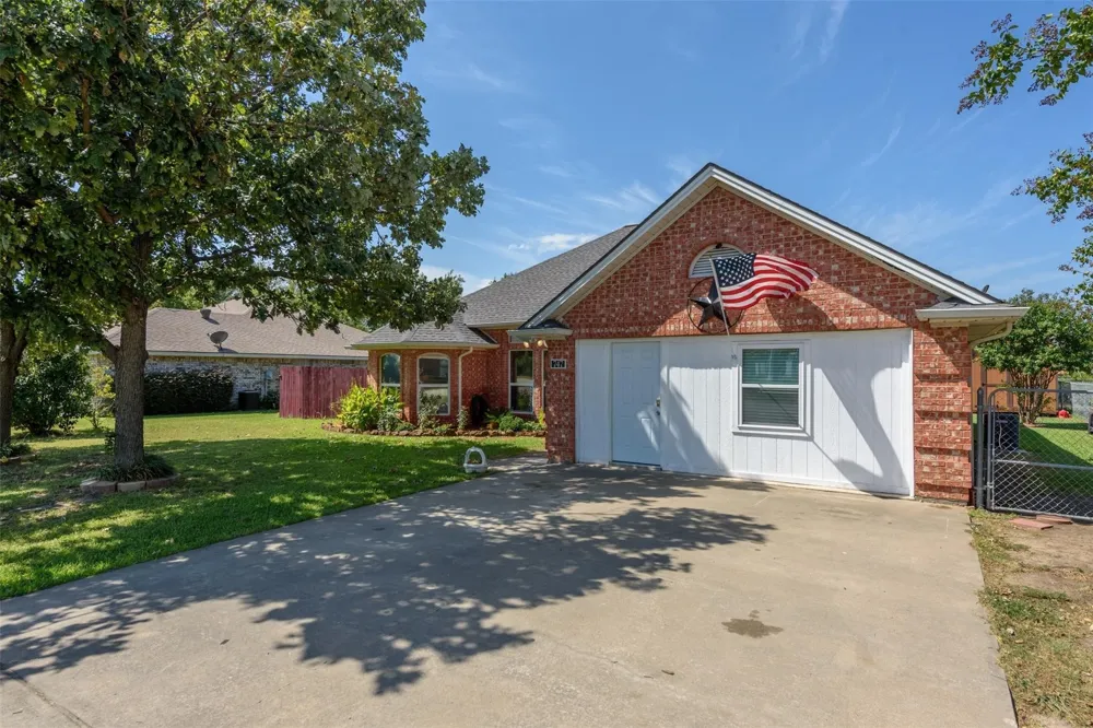 747 E 6th Street Krum, TX 76249