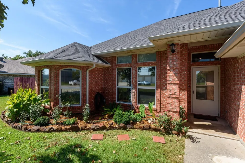 747 E 6th Street Krum, TX 76249