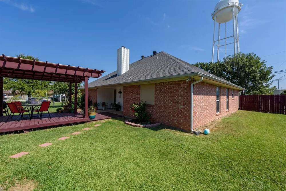 747 E 6th Street Krum, TX 76249