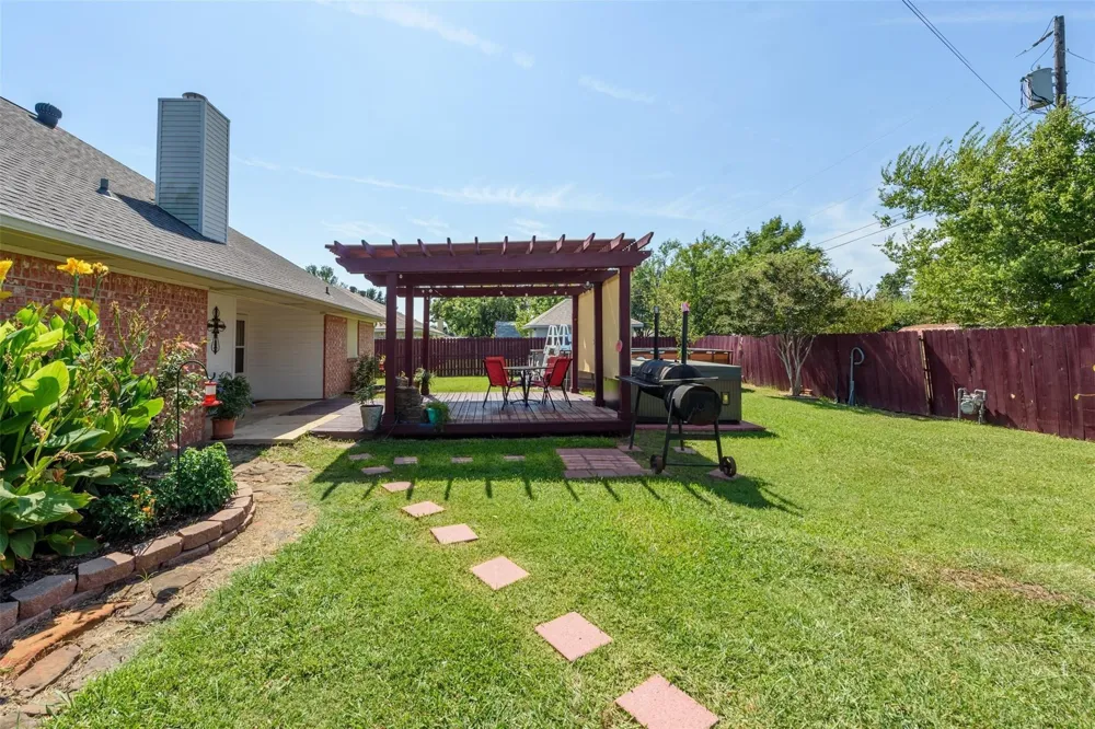 747 E 6th Street Krum, TX 76249