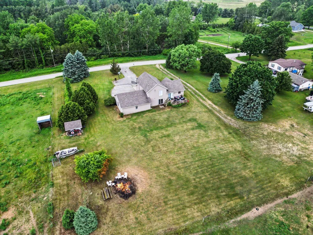 15530 Snauble Avenue NE Cedar Springs, MI 49319