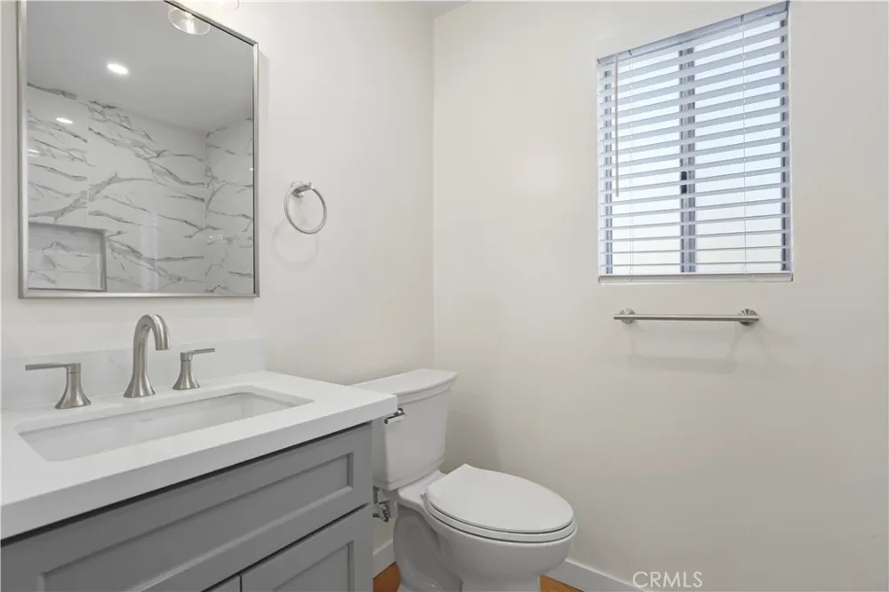 10237 De Soto #A Chatsworth, CA 91311