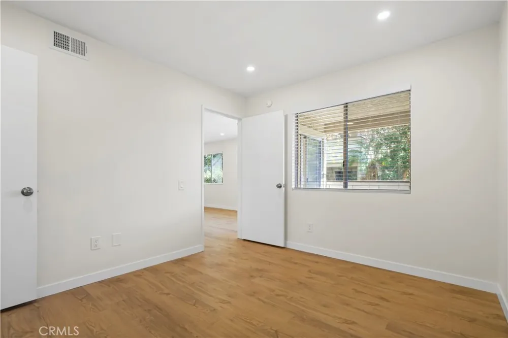 10237 De Soto #A Chatsworth, CA 91311
