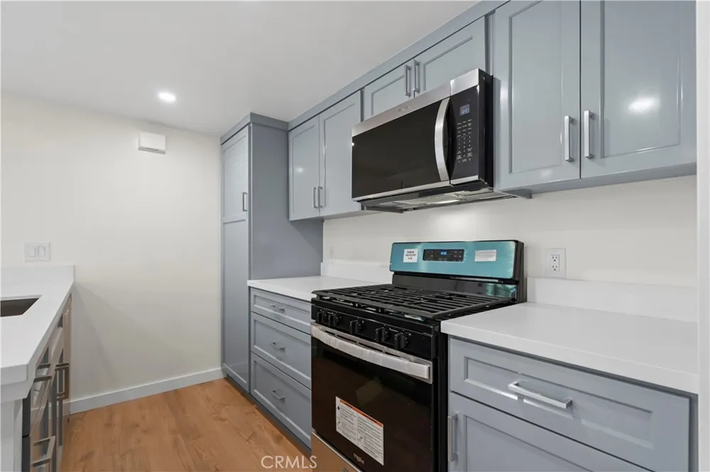 10237 De Soto #A Chatsworth, CA 91311