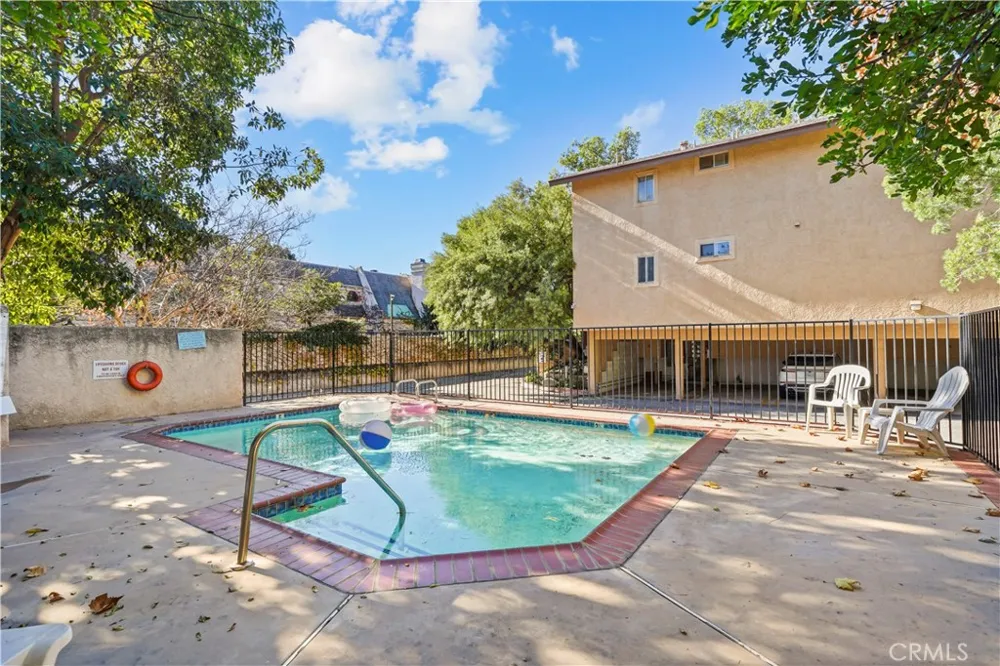 10237 De Soto #A Chatsworth, CA 91311