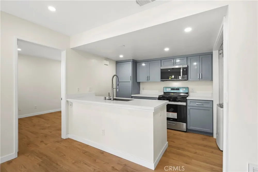 10237 De Soto #A Chatsworth, CA 91311