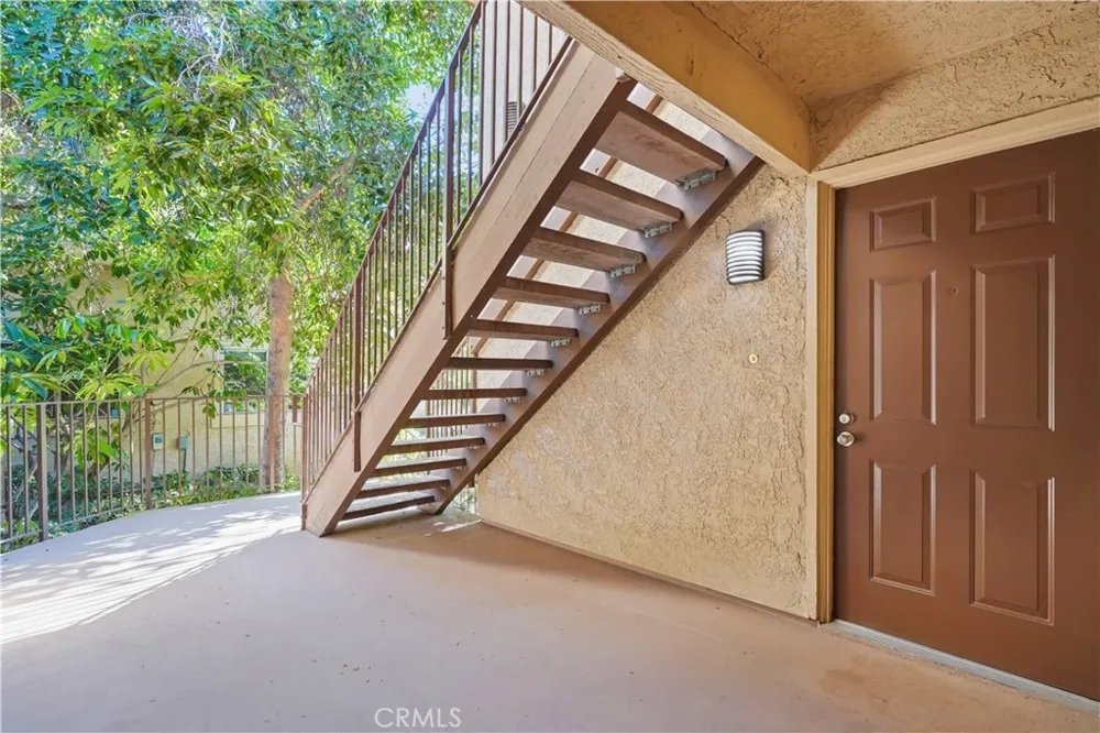 10237 De Soto #A Chatsworth, CA 91311