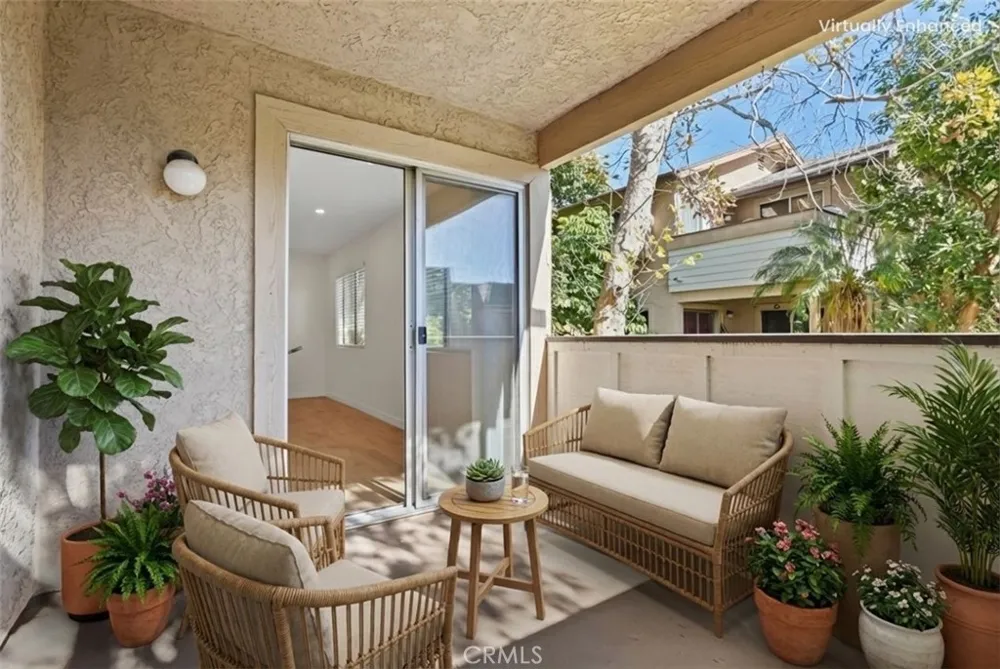 10237 De Soto #A Chatsworth, CA 91311