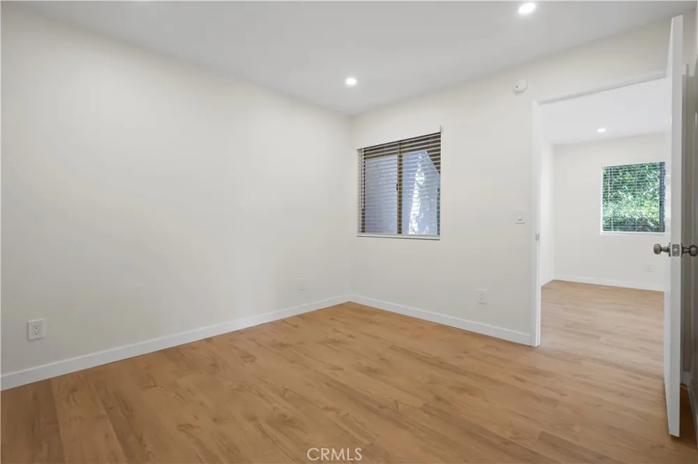 10237 De Soto #A Chatsworth, CA 91311