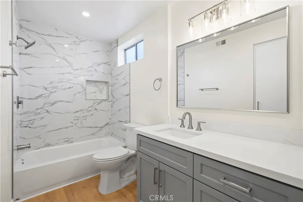 10237 De Soto #A Chatsworth, CA 91311