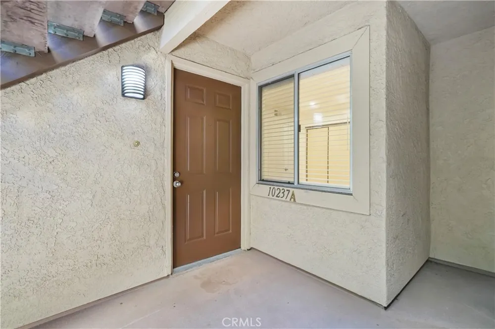 10237 De Soto #A Chatsworth, CA 91311
