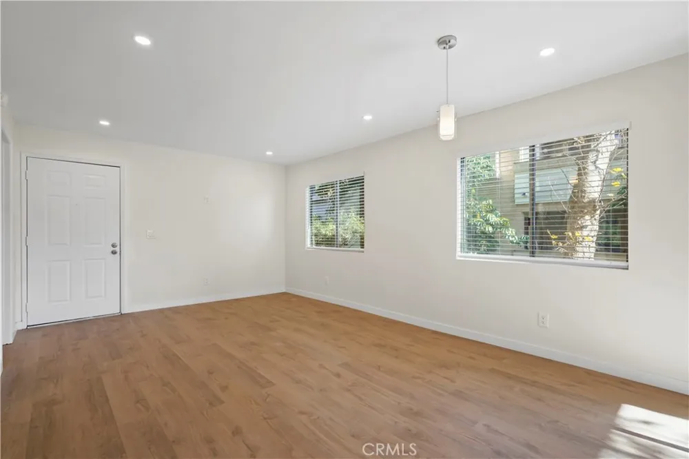10237 De Soto #A Chatsworth, CA 91311