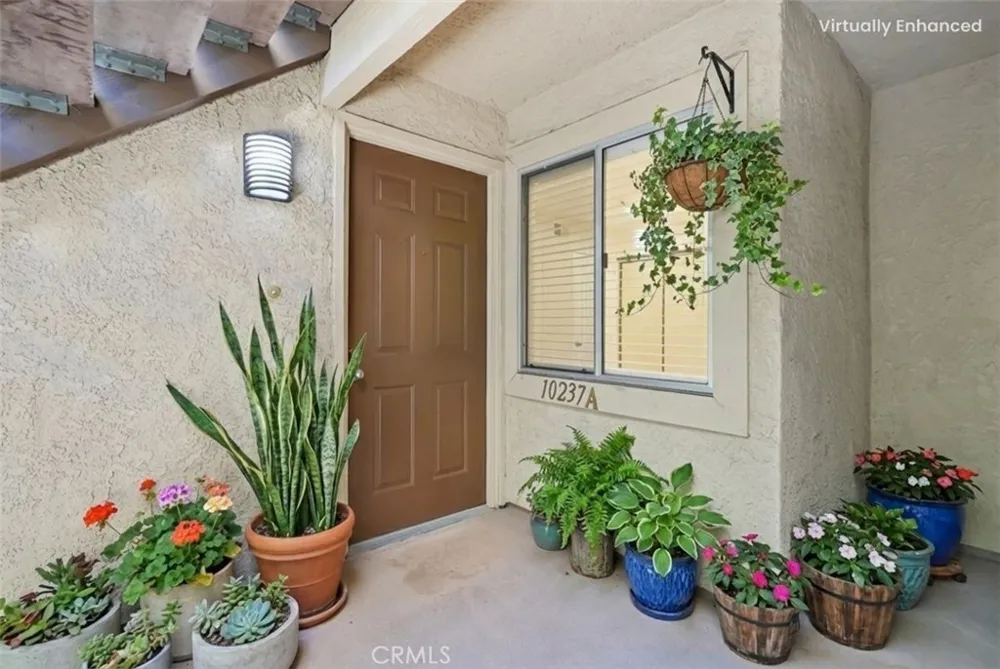 10237 De Soto #A Chatsworth, CA 91311