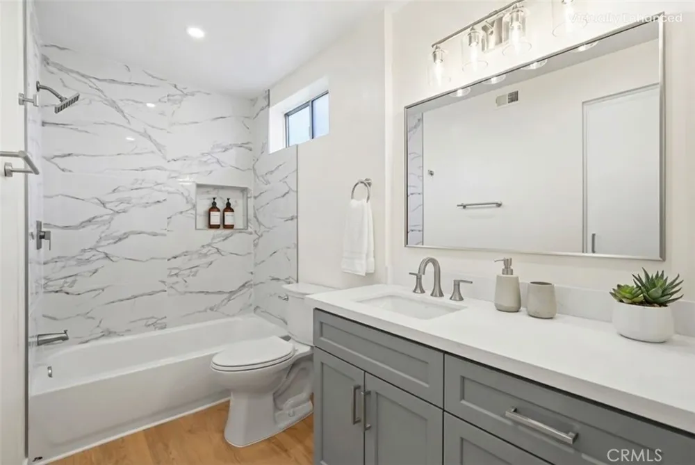 10237 De Soto #A Chatsworth, CA 91311
