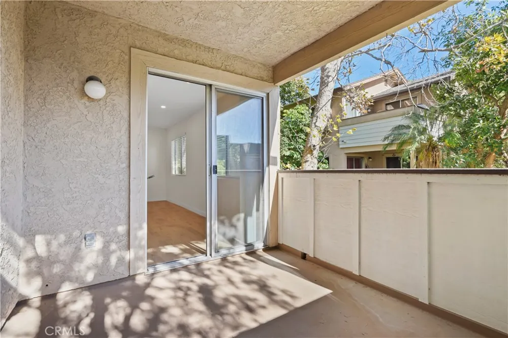 10237 De Soto #A Chatsworth, CA 91311