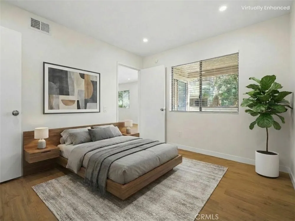 10237 De Soto #A Chatsworth, CA 91311