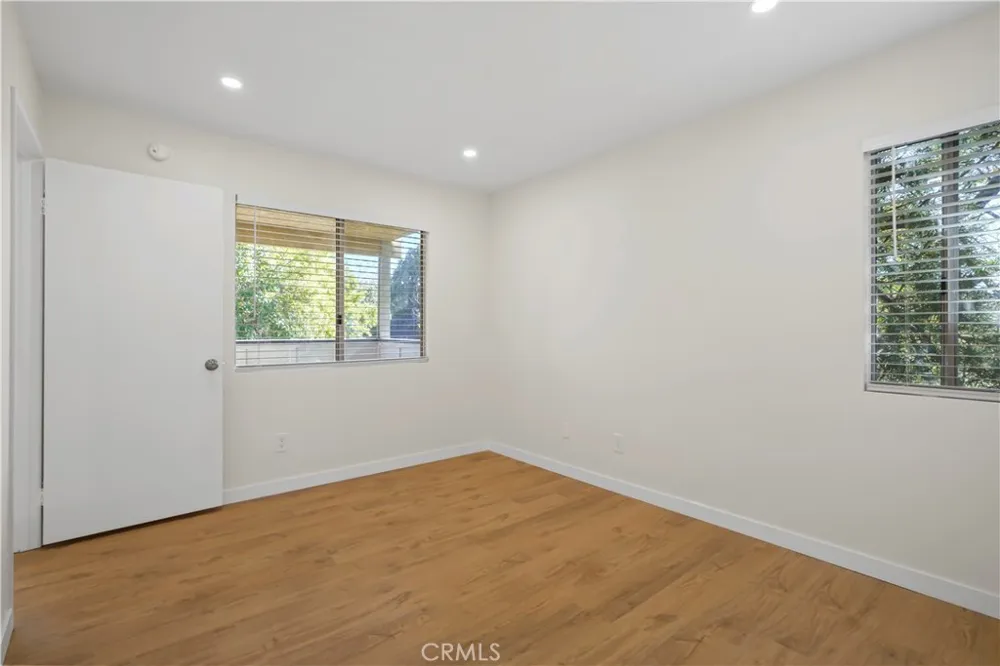 10237 De Soto #A Chatsworth, CA 91311