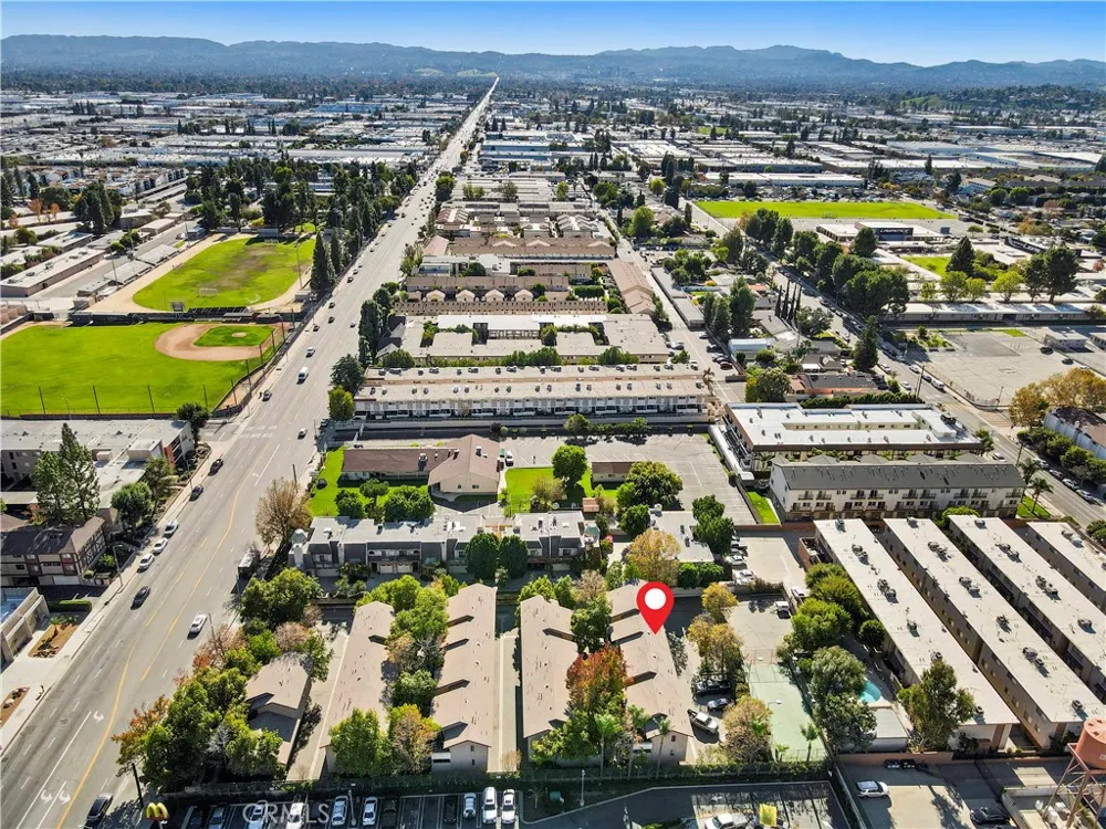 10237 De Soto #A Chatsworth, CA 91311