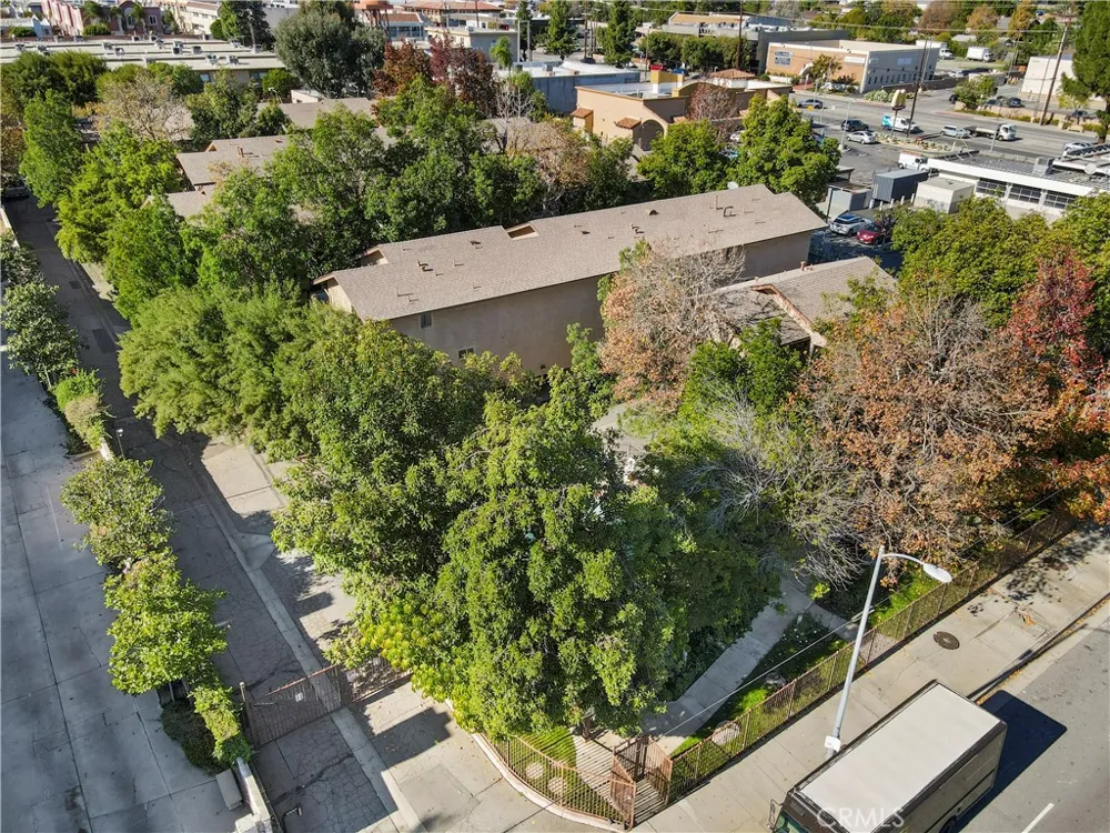 10237 De Soto #A Chatsworth, CA 91311