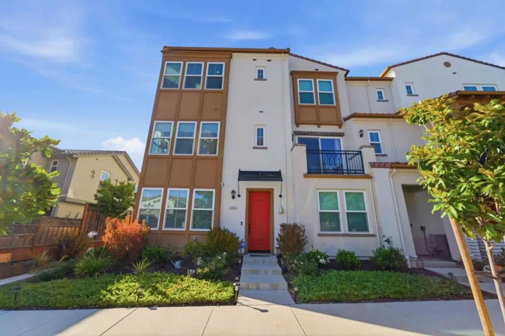 585 Los Castanos Drive Morgan Hill, CA 95037