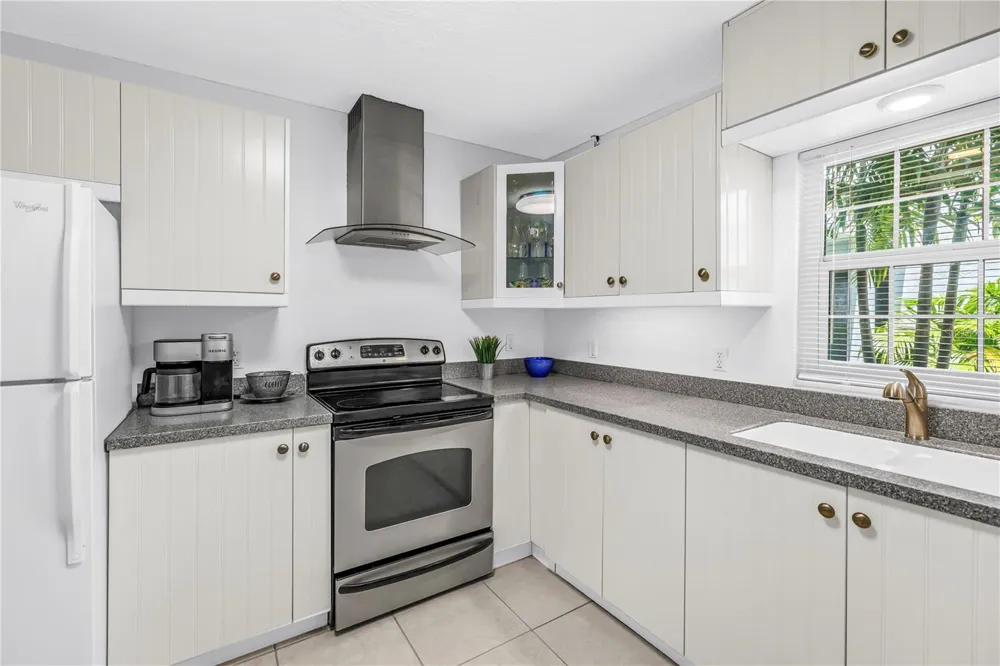 701 POINSETTIA ROAD #116 Belleair, FL 33756
