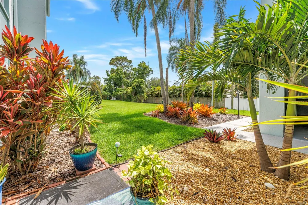 701 POINSETTIA ROAD #116 Belleair, FL 33756