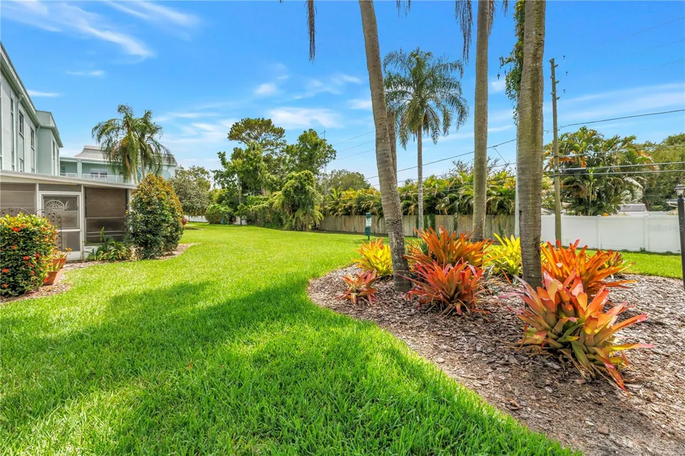 701 POINSETTIA ROAD #116 Belleair, FL 33756