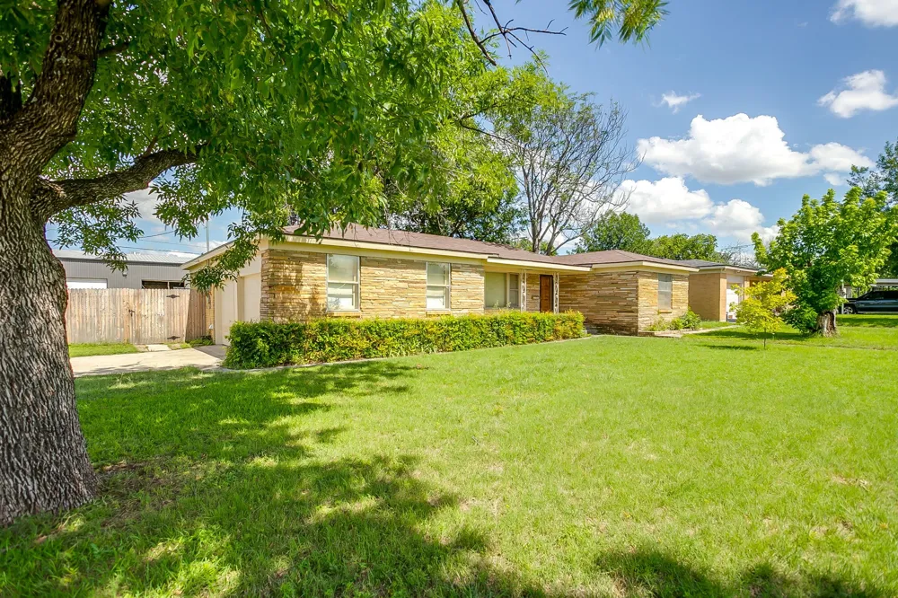 601 Perry Drive White Settlement, TX 76108