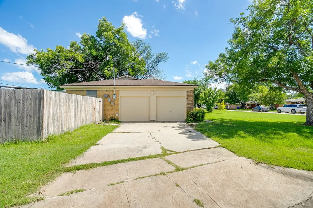 601 Perry Drive White Settlement, TX 76108