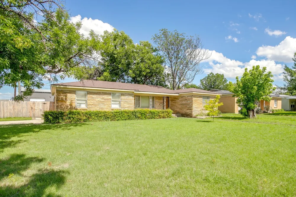 601 Perry Drive White Settlement, TX 76108