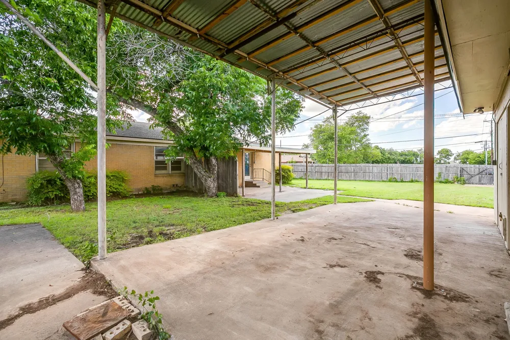 601 Perry Drive White Settlement, TX 76108