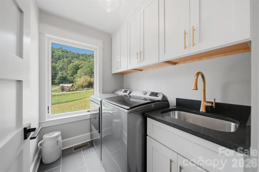 8788 Donald Barrier Street Newland, NC 28657