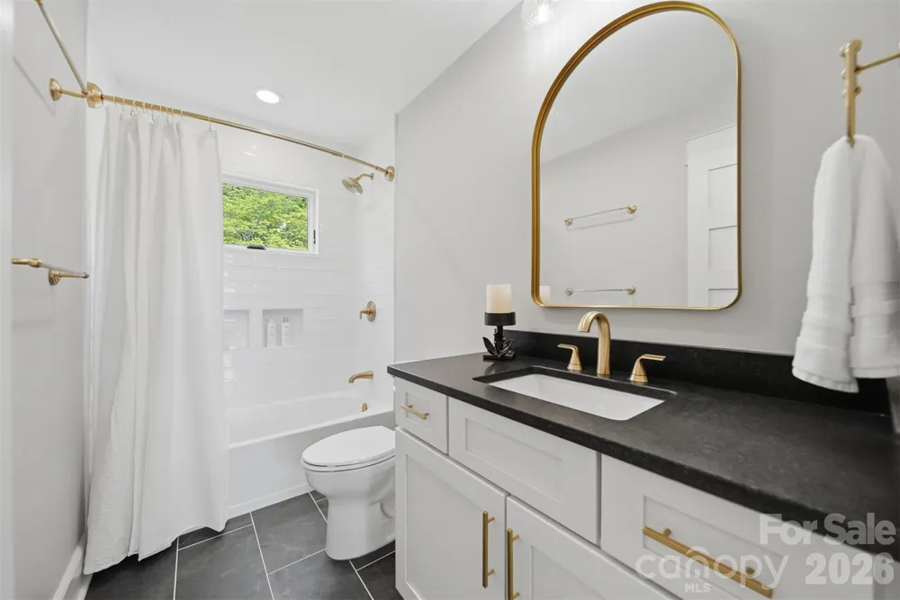 8788 Donald Barrier Street Newland, NC 28657
