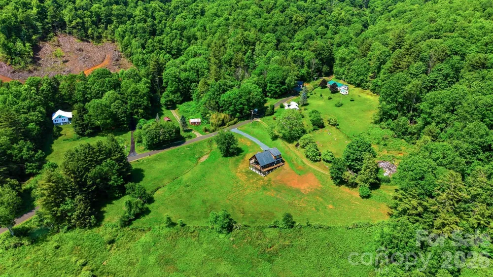 8788 Donald Barrier Street Newland, NC 28657