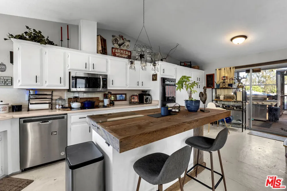 4916 Happy Valley Road Anderson, CA 96007