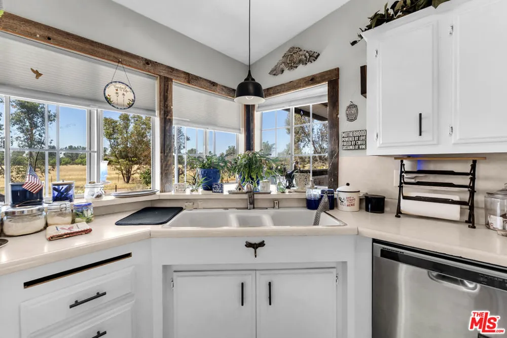 4916 Happy Valley Road Anderson, CA 96007