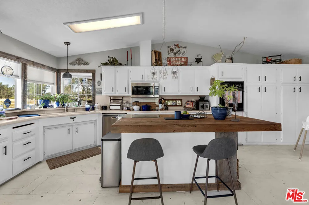 4916 Happy Valley Road Anderson, CA 96007