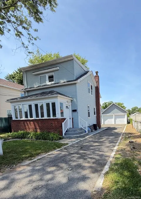15 Mirin Avenue
