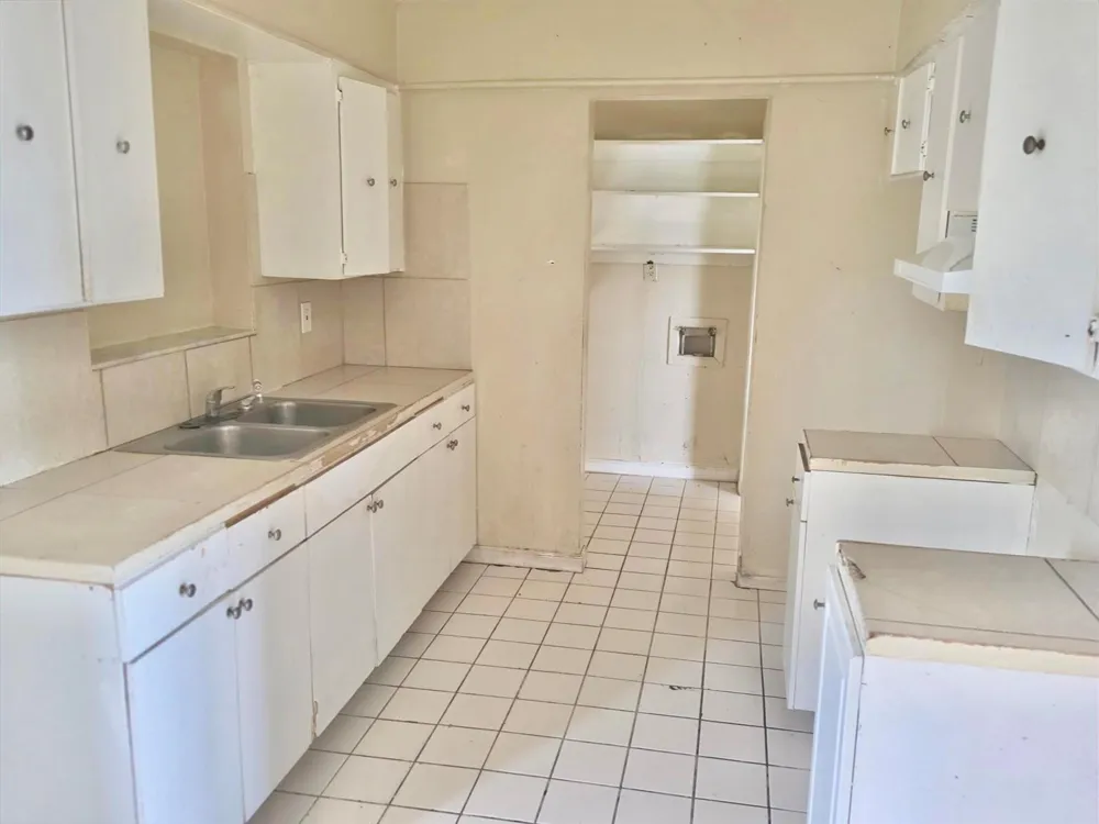 1216 Giller Avenue Mangonia Park, FL 33407