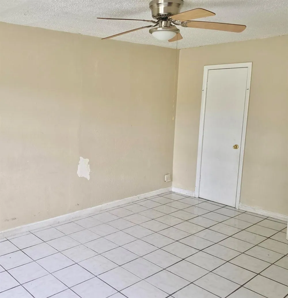 1216 Giller Avenue Mangonia Park, FL 33407
