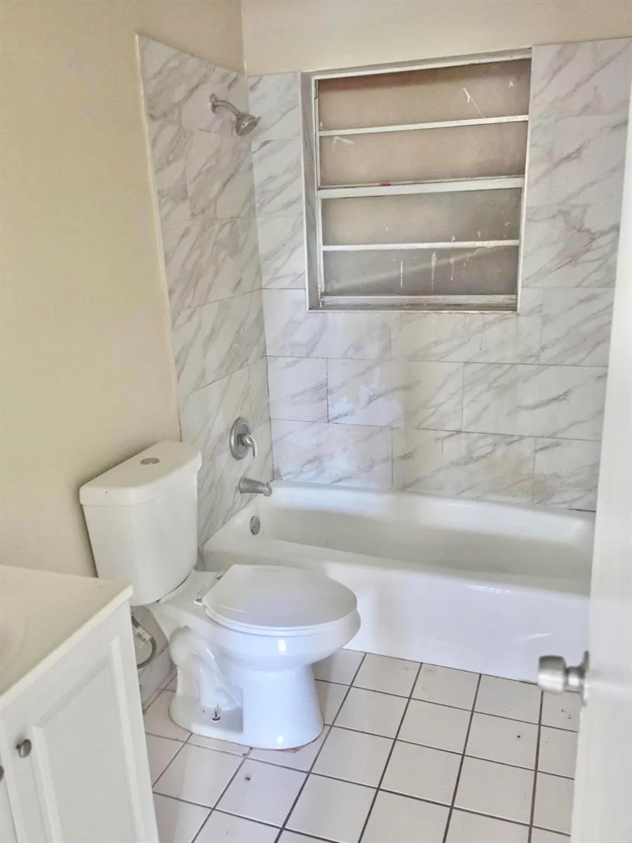 1216 Giller Avenue Mangonia Park, FL 33407