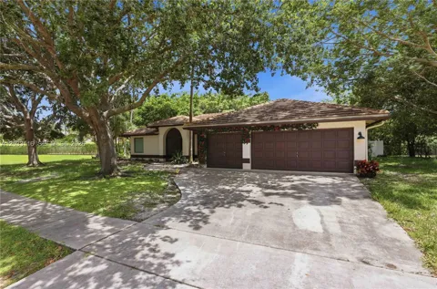 10821 Paso Fino Dr