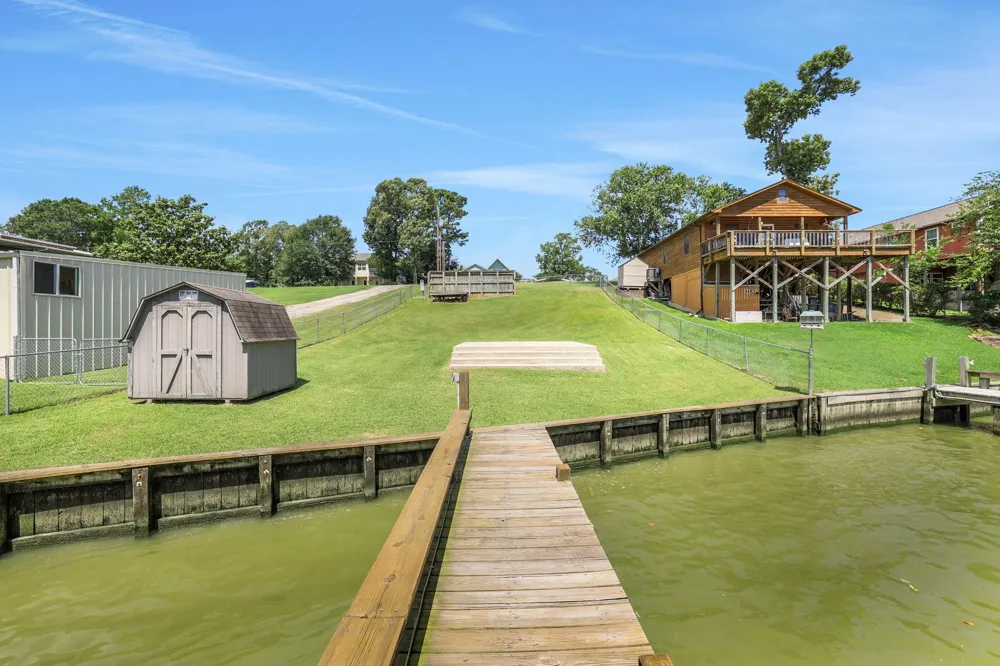 321 E Woodland Shores Drive Point Blank, TX 77364